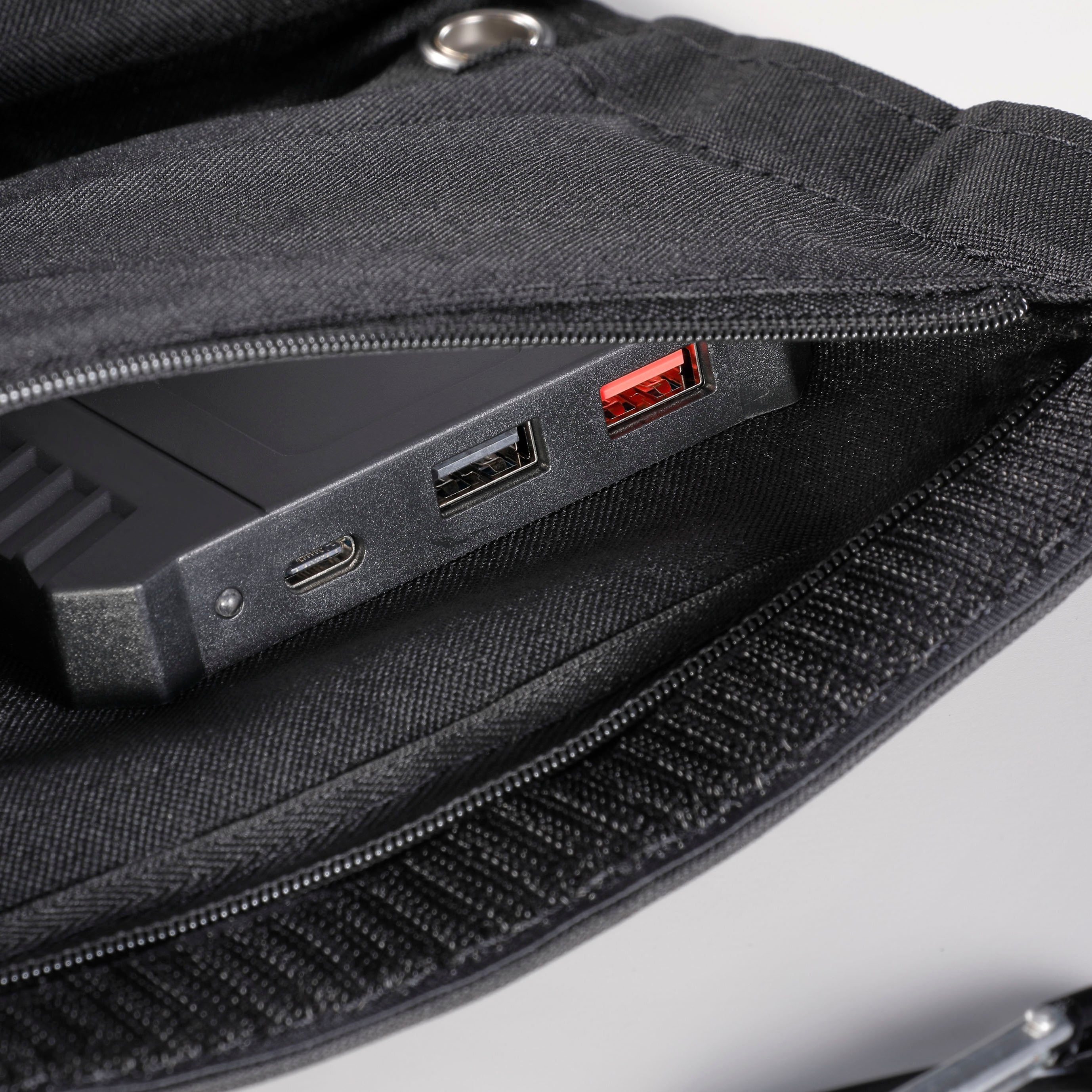 Powerbank + 30W Zonnepaneel